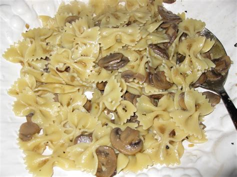 Pasta ai Funghi (Pasta with Mushrooms) | Recipe | Stuffed mushrooms, Mushroom pasta, How to cook ...