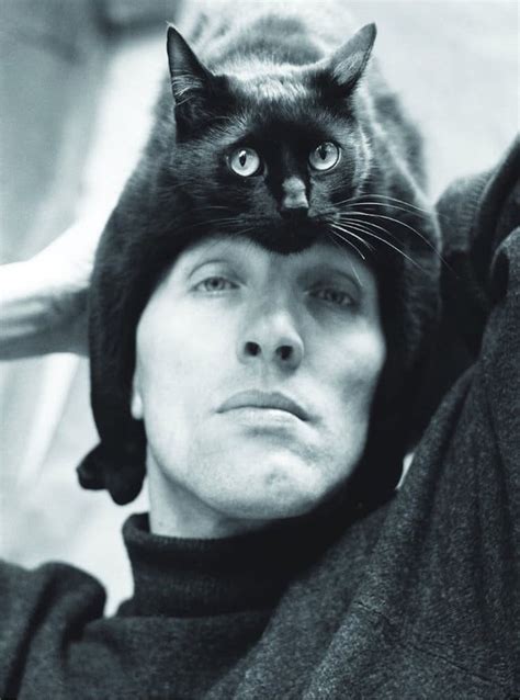 Intimate Portraits Of 50 Famous Artists And Their Pet Cats