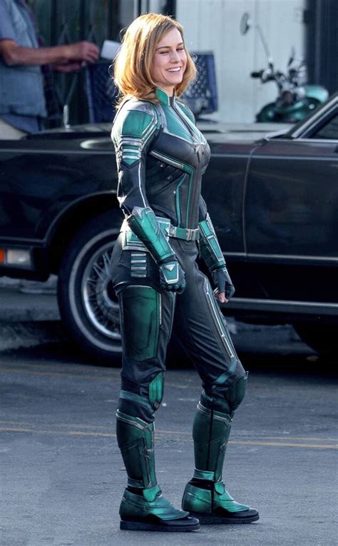 Brie Larsons Captain Marvel Costume Isnt What Fans