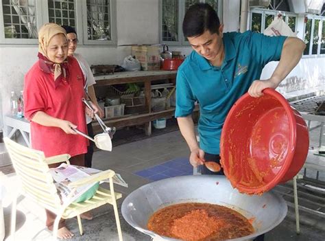 Published on thu, 11 nov 2010. Giliran Azmin 'Ajar' Orang Putih Cara Masak Rendang