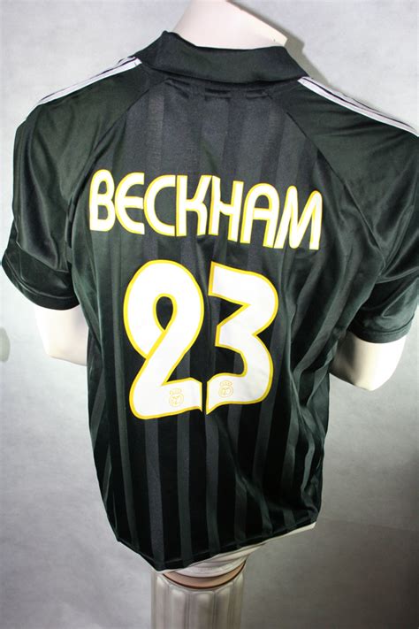 On parle d'un contrat de cinq ans, avec un salaire de 11 millions d'euros net par saison. Adidas Real Madrid jersey 23 David Beckham 2002/03 Siemens ...