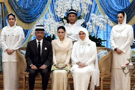 Things to do near tunku abdul rahman marine park. King attends 'menempah bidan' ceremony for pregnant ...