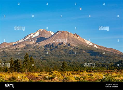 California, Mount Shasta, Siskiyou County, view from Hwy 97 the