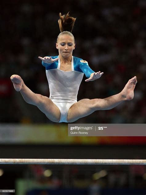 ニュース写真 Ksenia Semenova Of Russia Competes On The Uneven
