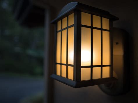 Kunas Porch Light Cam Helps You Get Proactive With Safety Cnet