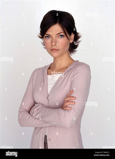 Nicole De Boer As Sara On The Dead Zone Tv Autograph 1 Science Fiction