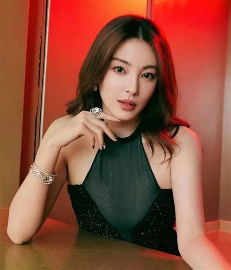 34 Year Old Zhang Yuqi Has A Hot Body Fair Complexion And Long Legs Full Of Elder Sister Fan