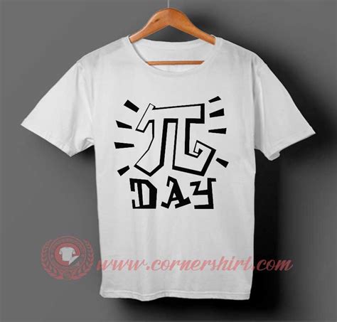Bruk jern på bilder av skiver av frukt kake og pizza til å dekorere. Pi Day T-shirt | Custom made t shirts, Personalized t shirts, T shirt