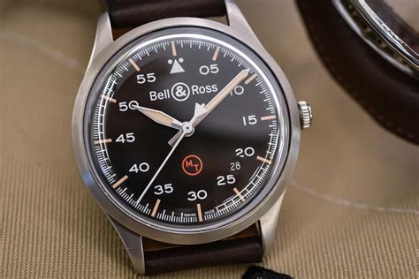 Its designs very often match specifications created by professional users. Hands-On - Bell & Ross Vintage BR V1-92 Military (Specs ...