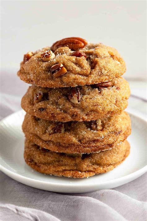 Add in the pecans and stir continuously for 3 minutes, to lightly toast the pecans. Butter Pecan Cookies | Foodtasia