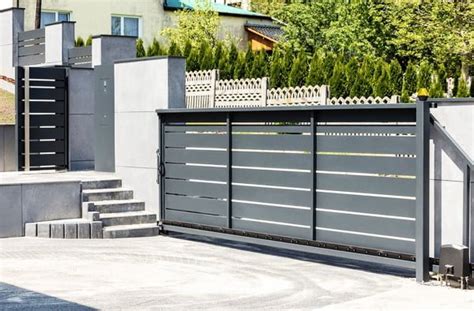 Anda boleh guna contoh pintu pagar moden di bawah, jadikan ia inspirasi untuk rumah sendiri. Harga Pintu Pagar Besi Dorong Terbaru 2020 | Sukabumi ...