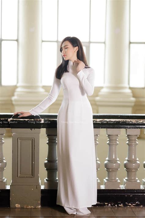 Pin By Lao Y On Ao D Ai Ao Dai Long White Dress Traditional Outfits