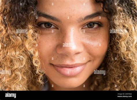 Women Only Looking At Camera Hi Res Stock Photography And Images Alamy