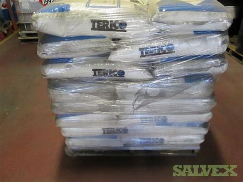It is easily soluble in water. Bagged Urea 46-0-0 | Salvex