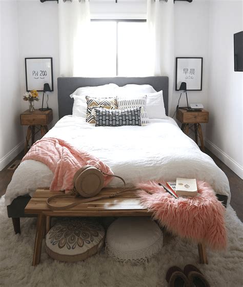 22 Inspiration Small Master Bedroom Ideas 2020 Semutabang