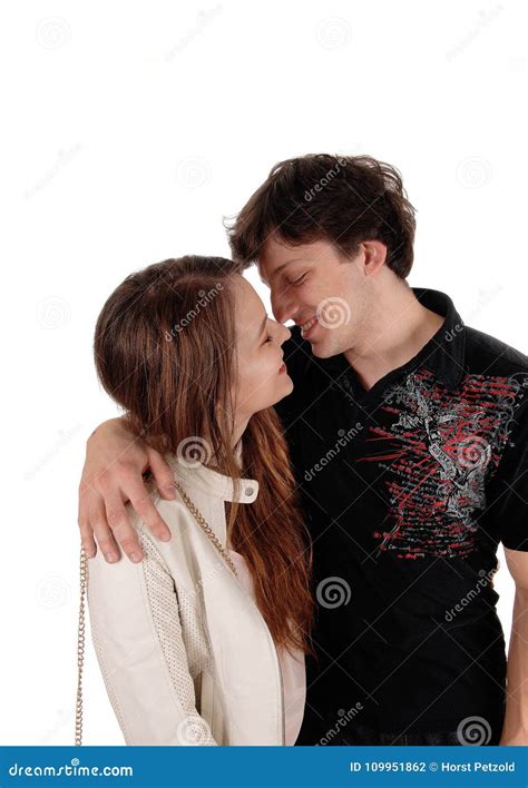 Liebevolle Junge Paare Die Einander Betrachten Stockfoto Bild Von Schön Leute 109951862