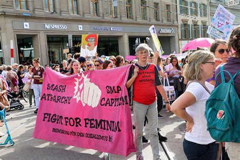 Oktober 1975, oder »frauenruhetag« wie er von weniger radikalen aber in island selbst blieb der frauenstreik eine utopie bis die un das jahr 1975 zum »jahr der frau. Frauenstreik 2019