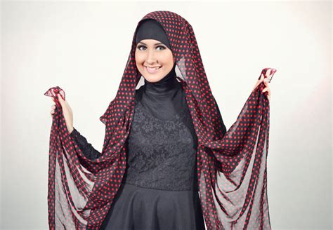 Tutorial Memakai Jilbab Pashmina Dengan Headband Terbaru