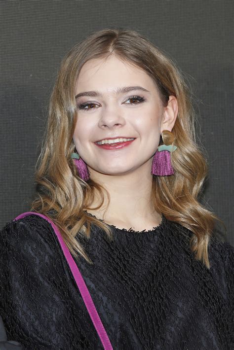 Pewnie ze względu na zbliżającą się maturę, była to tylko jednodniowa zmiana. Julia Wróblewska kupuje kolejne mieszkanie w Warszawie ...