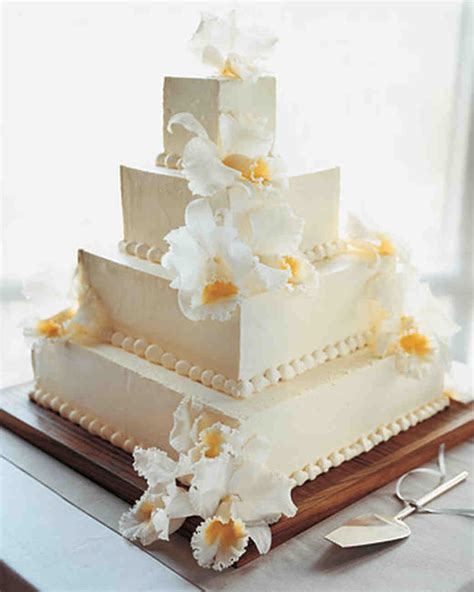 How to make a square fondant cake and get those super sharp edges and corners. 16 Unique and Eye-catching Square Wedding Cake Ideas ...
