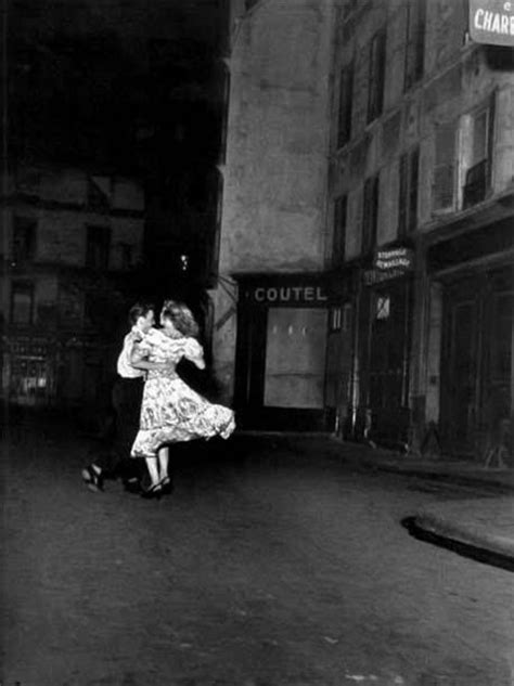 Dancing In The Night Photo By Robert Doisneau Robert Doisneau Photographie Noir Et Blanc