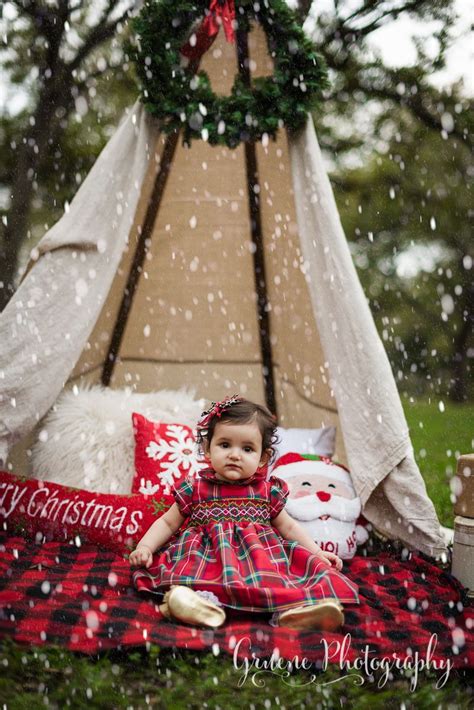 Simple Outdoor Christmas Mini Sessions