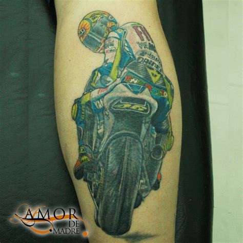 Il tatuaggio del campione di motociclismo vanto di tutti gli italiani valentino rossi. Tattoo De Valentino Rossi