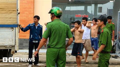 Hundreds Of Vietnam Drug Addicts Flee Rehabilitation Centre Bbc News