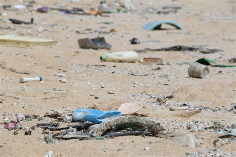 Hawaiis Beloved Beaches Are Covered In Huge Amounts Of Plastic Survey