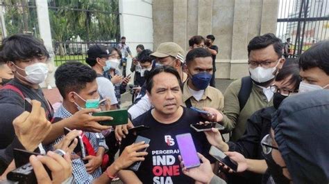 Profil Ade Armando Dosen Fisip Ui Yang Babak Belur Dihajar Massa Dalam Demo 11 April Di Gedung