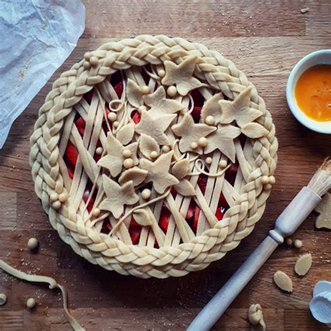16 Decorative Pie Crusts That Are Almost Too Pretty To Eat