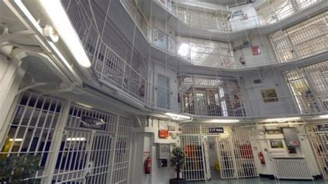 Hmp Pentonville Escape Prisoners Used Cctv Pole Bbc News