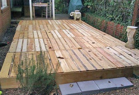 How To Build A Fabulous Diy Floating Deck The Garden Glove