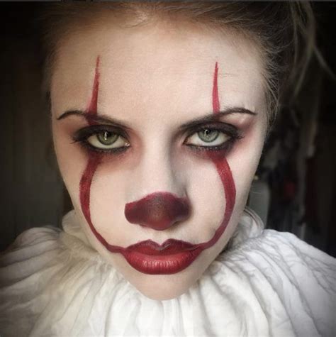 9 Makeup Looks You Have To Try For Halloween 2017 Her Campus Scary Clown Makeup Halloween