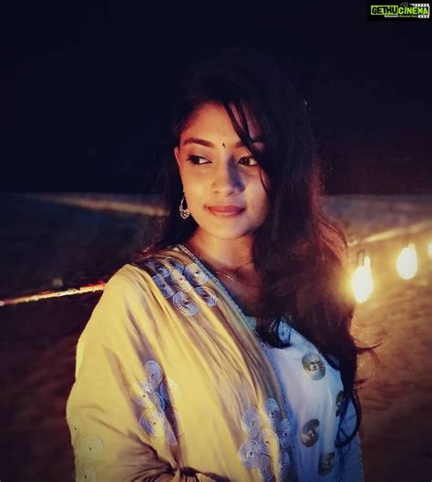 ammu abhirami instagram if you are looking back all the time you will never get ahead gethu
