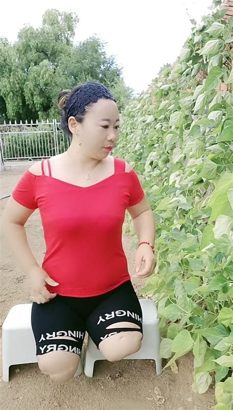 Asian Legless Lady In 2020 Amputee Lady Beautiful Legs Lady