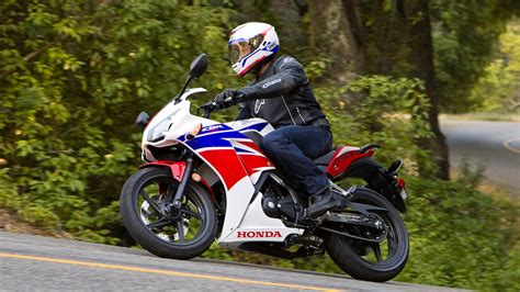 Light weight, superb handling, broad powerband and unmatched build quality. 2016 Honda CBR300R ABS Review / Specs / Pictures & Videos ...