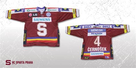 Bavlněný hokejový dres s našitým znakem na hrudi, který. Aukce hraných dresů HC Sparta Praha