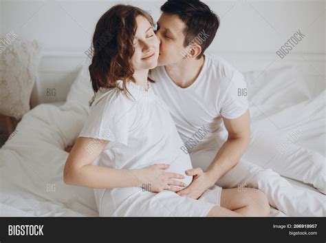 Romantic Husband Kissing Pregnant Wife Belly Pregnantbelly