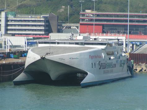 Schon die polynesier haben sich auf das mehrrumpfboot, in form von auslegerbooten verlassen. Katamaran