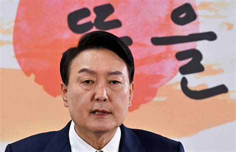 South Koreas Yoon Invites Ex President He Once Prosecuted To His Inauguration Reuters