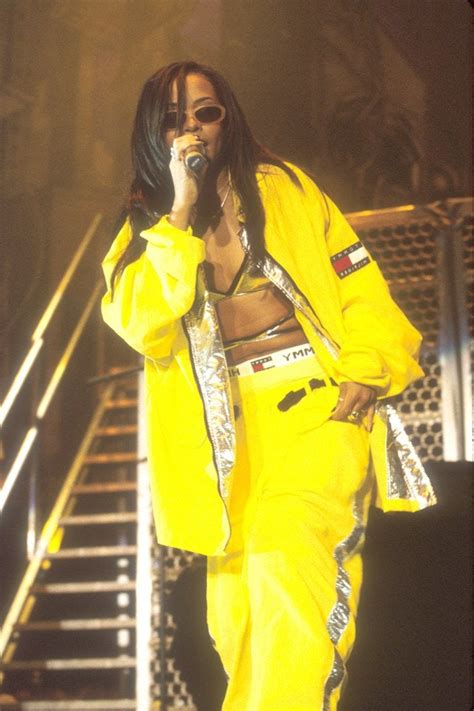 the secrets behind aaliyah s 5 most iconic looks vogue france