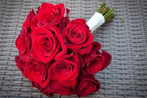 Red Rose Wedding Bouquets 20 Ravishing Reds To Choose From