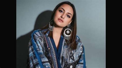 Sonakshi Sinha Lands In Legal Trouble As Non Bailable Warrant Gets Issued Against The Actress In