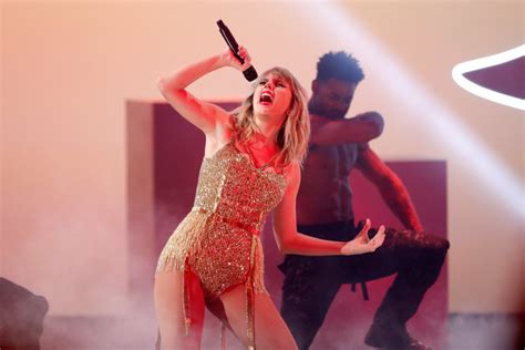 Taylor Swift Releases Re Recording Of Hit 2008 “fearless” Album Amnewyork