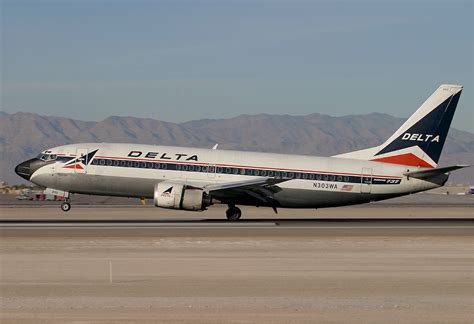 Filedelta Air Lines Boeing 737 300 Kvw Wikimedia Commons