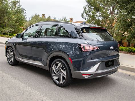 Hyundai Nexo Review The Hydrogen Fuel Cell Powered Electric Suv Wired