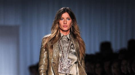 Gisele Bündchens Runway Walks Through The Years Closing The Givenchy