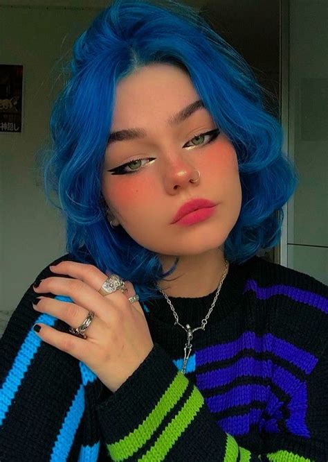 E Girl In 2021 Short Blue Hair Blue Hair Aesthetic Blue Hair