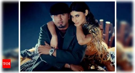 Yo Yo Honey Singh Releases Party Track Gatividhi Featuring Mouni Roy Hindi Movie News